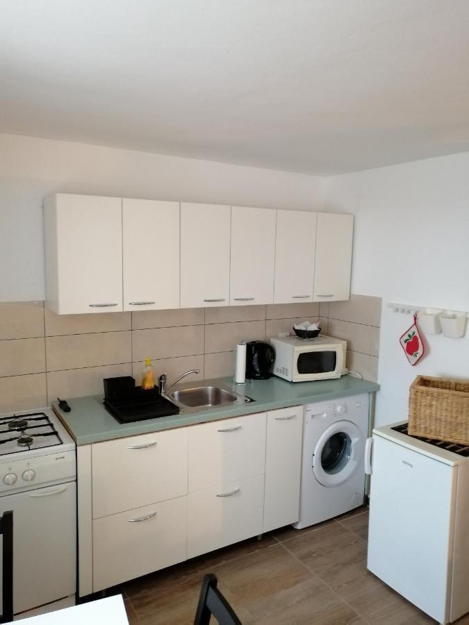 Studio Apartman Nona Angela-Valun Cres Eksteriør billede