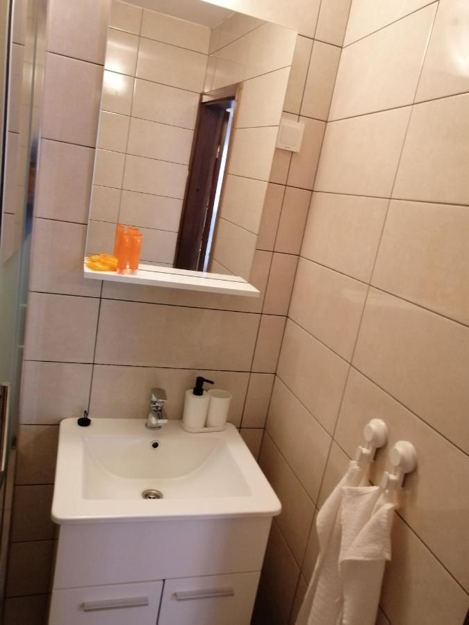 Studio Apartman Nona Angela-Valun Cres Eksteriør billede